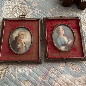 Cameos pair of Marie Antoinette and the king painted on ivory framed in velvet